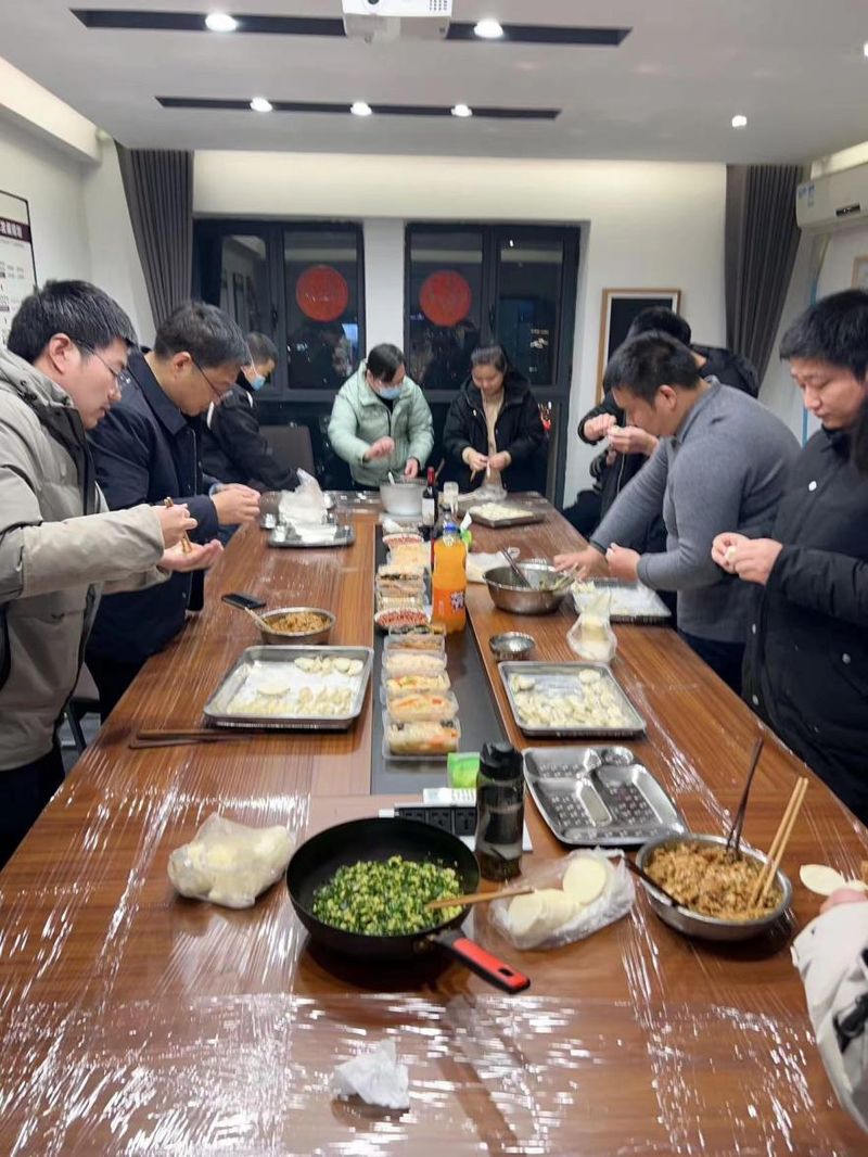 通達(dá)軟件公司組織開(kāi)展“情暖冬至，餃香飄逸”冬至包餃子活動(dòng)